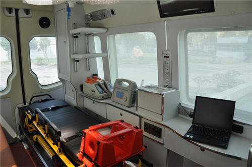 九江救护车内部